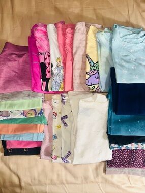 GIRL 27 PZ CLOTHING BUNDLE